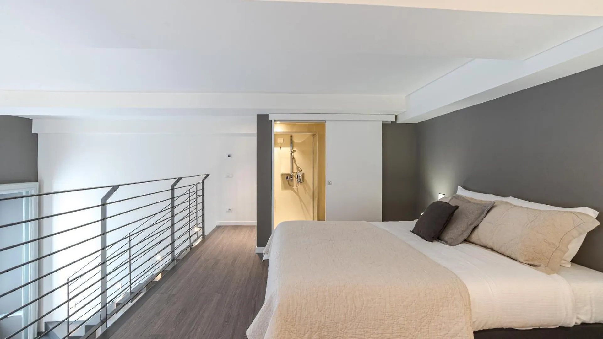 Suite Brunate - By MyhomeinΌπως